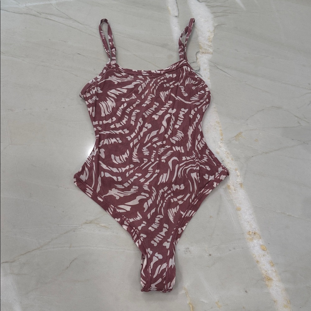 SKIMS Kim Kardashian Raspberry Swirl Mesh Strappy Summer Bodysuit Size L
